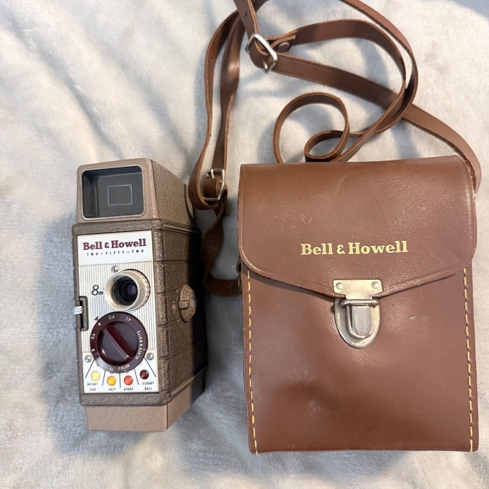 Vintage Bell & Howell Two-Fifty-Two 252 8mm Movie Camera w/ Case 1950s